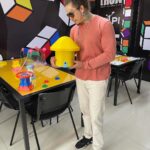 Whindersson Nunes Instagram - “Whind, tem algo que você ainda tenha vontade de realizar?” Sempre pergunta alguém que me olha pensando que o que eu tenho é o suficiente pra viver feliz. A resposta é sempre “eu gosto que pessoas não passem tanto tempo perseguindo um sonho que fica cada vez mais longe por falta de oportunidade ou matéria prima”. Eu sou músico, mas tocaria melhor se tivesse acesso a instrumentos, eu luto, mas comecei aos 24 anos por que nunca nem tinha visto luvas de boxes de perto quando era criança, eu sei o que fazer com um microfone na mão hoje, eu domino 30 mil pessoas por duas horas, mas se não fosse a igreja eu não teria uma boa oratória por que nunca nem me foi dito que falar bem era uma das coisas MAIS IMPORTANTES da vida. EXPANDE é um projeto sócio educacional, desenvolvido pela startup de Parnaíba-PI, @tronroboticaeducativa que eu faço parte. Visa promover a inclusão social por meio da tecnologia, com a criação de Laboratórios de Tecnologia, a sala também está pronta pra receber pessoas com problemas de locomoção, e vamos continuar o estudo das adaptações pra receber todos interessados no avanço da tecnologia. O projeto oferece o ensino de tecnologia para jovens vulneráveis ou em conflito com a lei para que desenvolvam a criatividade e adquiriram múltiplas habilidades, e, assim, ajudá-los a se tornarem protagonistas das próprias vidas, pular toda humilhação que se passa pra ser alguém. A instalação conta com parceira com o TJ do Estado do Piauí, visando atender crianças e adolescentes encaminhados pelo Judiciário e pela rede de apoio aos jovens em situação de vulnerabilidade social. Só não sabe pra onde vai quem não sabe de onde vem. 🔥 Bom Jesus, Piaui, Brazil
