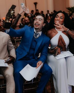 Whindersson Nunes Instagram - Eu não costumo receber prêmios, e eles param de me dar pq eu não busco, eles mandam o convite então eles tem meu endereço kkkkkkk
Eu gosto de prêmio pesado, pq da impressão que é bom,o da nickelodeon se der na cabeça de um meu fi..
Mas eu sei reconhecer quando algum prêmio pode abrir portas não só pra mim mas também para os meus, pra pessoas do lugar de onde eu vim! Premiado pelo poder da influência, e por essa influência eu queria falar sobre a @tronroboticaeducativa , uma empresa de robótica e tecnologia que tenho no Piauí, criada com a intenção de ter tecnologia na grade curricular das escolas, já que o futuro é tecnológico. Deixar a astronomia mais próxima, se tudo que é no micro é no macro, sabendo sobre o universo a gente conhece mais sobre nós. Criamos também um dispositivo pra pcds auditivos poderem curtir um show de música, queria usar da influência que me trouxe até aqui pra chamar sua atenção, pra você conhecer a empresa e os projetos, vão ajudar pessoas a terem sensações que nunca pensaram em ter, obrigado! W♥️