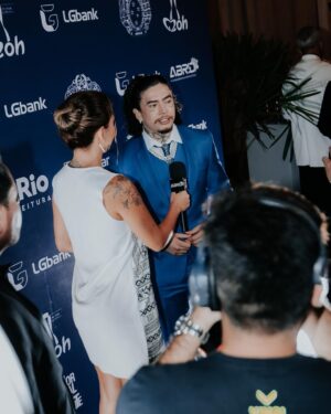 Whindersson Nunes Instagram - Eu não costumo receber prêmios, e eles param de me dar pq eu não busco, eles mandam o convite então eles tem meu endereço kkkkkkk
Eu gosto de prêmio pesado, pq da impressão que é bom,o da nickelodeon se der na cabeça de um meu fi..
Mas eu sei reconhecer quando algum prêmio pode abrir portas não só pra mim mas também para os meus, pra pessoas do lugar de onde eu vim! Premiado pelo poder da influência, e por essa influência eu queria falar sobre a @tronroboticaeducativa , uma empresa de robótica e tecnologia que tenho no Piauí, criada com a intenção de ter tecnologia na grade curricular das escolas, já que o futuro é tecnológico. Deixar a astronomia mais próxima, se tudo que é no micro é no macro, sabendo sobre o universo a gente conhece mais sobre nós. Criamos também um dispositivo pra pcds auditivos poderem curtir um show de música, queria usar da influência que me trouxe até aqui pra chamar sua atenção, pra você conhecer a empresa e os projetos, vão ajudar pessoas a terem sensações que nunca pensaram em ter, obrigado! W♥️