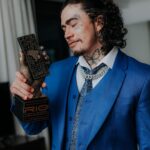 Whindersson Nunes Instagram - Eu não costumo receber prêmios, e eles param de me dar pq eu não busco, eles mandam o convite então eles tem meu endereço kkkkkkk Eu gosto de prêmio pesado, pq da impressão que é bom,o da nickelodeon se der na cabeça de um meu fi.. Mas eu sei reconhecer quando algum prêmio pode abrir portas não só pra mim mas também para os meus, pra pessoas do lugar de onde eu vim! Premiado pelo poder da influência, e por essa influência eu queria falar sobre a @tronroboticaeducativa , uma empresa de robótica e tecnologia que tenho no Piauí, criada com a intenção de ter tecnologia na grade curricular das escolas, já que o futuro é tecnológico. Deixar a astronomia mais próxima, se tudo que é no micro é no macro, sabendo sobre o universo a gente conhece mais sobre nós. Criamos também um dispositivo pra pcds auditivos poderem curtir um show de música, queria usar da influência que me trouxe até aqui pra chamar sua atenção, pra você conhecer a empresa e os projetos, vão ajudar pessoas a terem sensações que nunca pensaram em ter, obrigado! W♥️ Rio de Janeiro, Rio de Janeiro