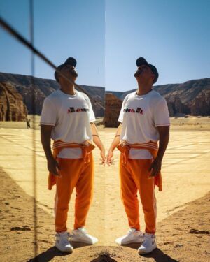 Will Smith Instagram - WOW. This was a whirlwind trip of 1sts. My first time to a camel race, my first time seeing the ancient remains of Hegra, my first time to the world’s largest mirrored building, then topping it off at F1! 
Thanx @therealswizzz, @saudibronx, @alulamoments, @lewishamilton, @mercedesamgf1, ’n @f1. #saudiarabiangp 📷: @jas