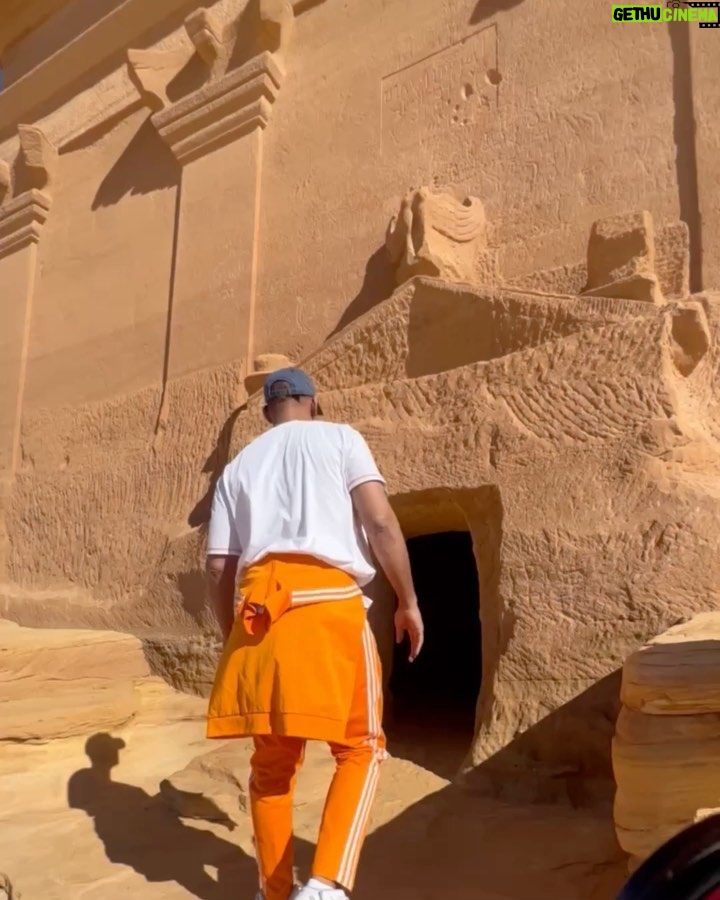 Will Smith - 1 Million Likes - WOW. This was a whirlwind trip of 1sts. My first time to a camel race, my first time seeing the ancient remains of Hegra, my first time to the world’s largest mirrored building, then topping it off at F1!
Thanx @therealswizzz, @saudibronx, @alulamoments, @lewishamilton, @mercedesamgf1, ’n @f1. #saudiarabiangp 📷: @jas