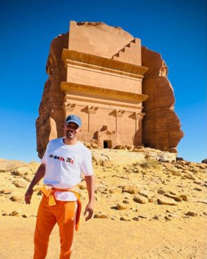 Will Smith Instagram - WOW. This was a whirlwind trip of 1sts. My first time to a camel race, my first time seeing the ancient remains of Hegra, my first time to the world’s largest mirrored building, then topping it off at F1! 
Thanx @therealswizzz, @saudibronx, @alulamoments, @lewishamilton, @mercedesamgf1, ’n @f1. #saudiarabiangp 📷: @jas