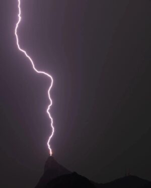 Will Smith Instagram - WHOA! Lightning struck O Cristo!! (Christ the Redeemer statue in Rio) Okay… I get it… I’ma straighten up! 😳

📷 @fsbragaphotos