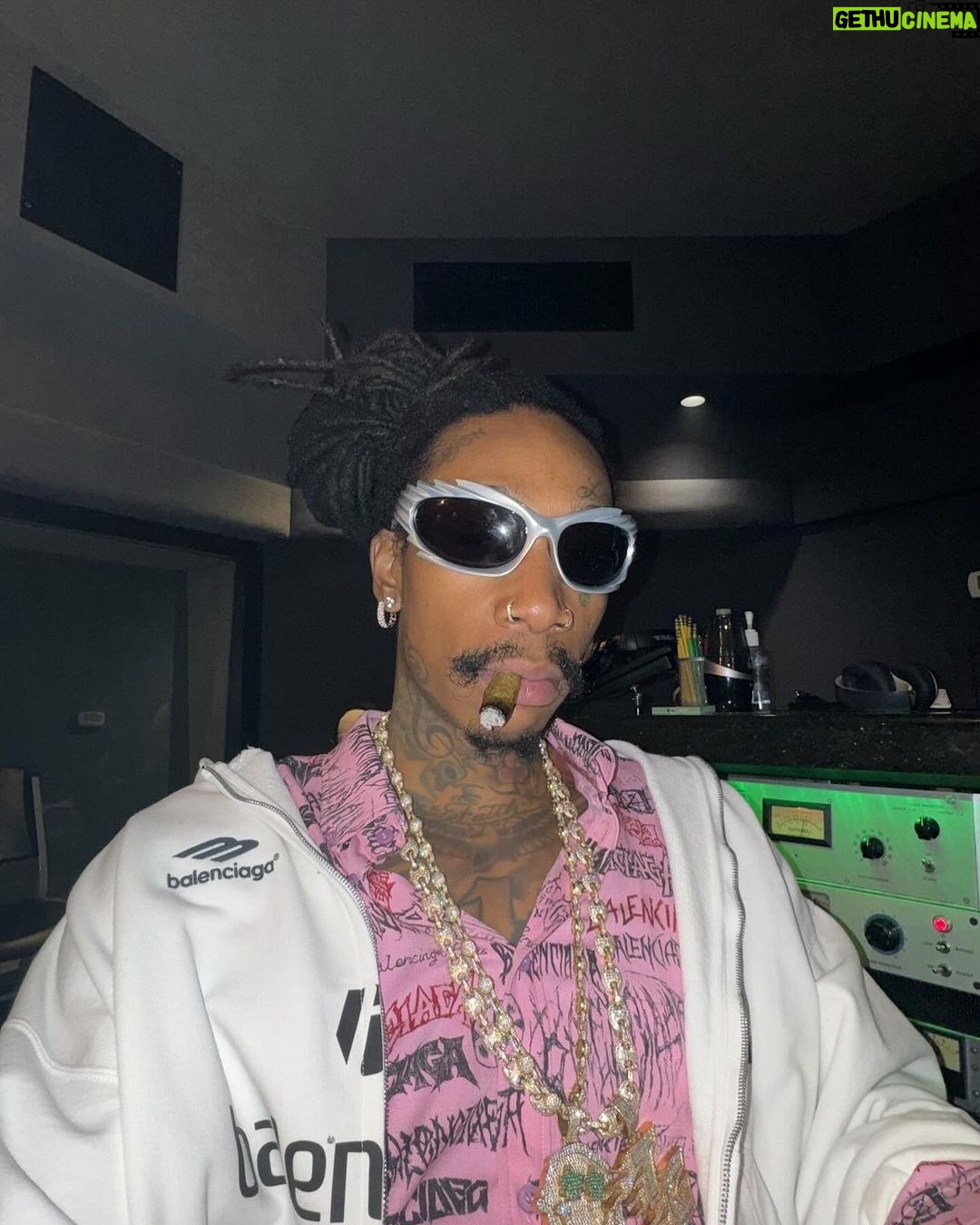 Wiz Khalifa Instagram - 1 Sledgren beat a day is guaranteed to keep my paper straight