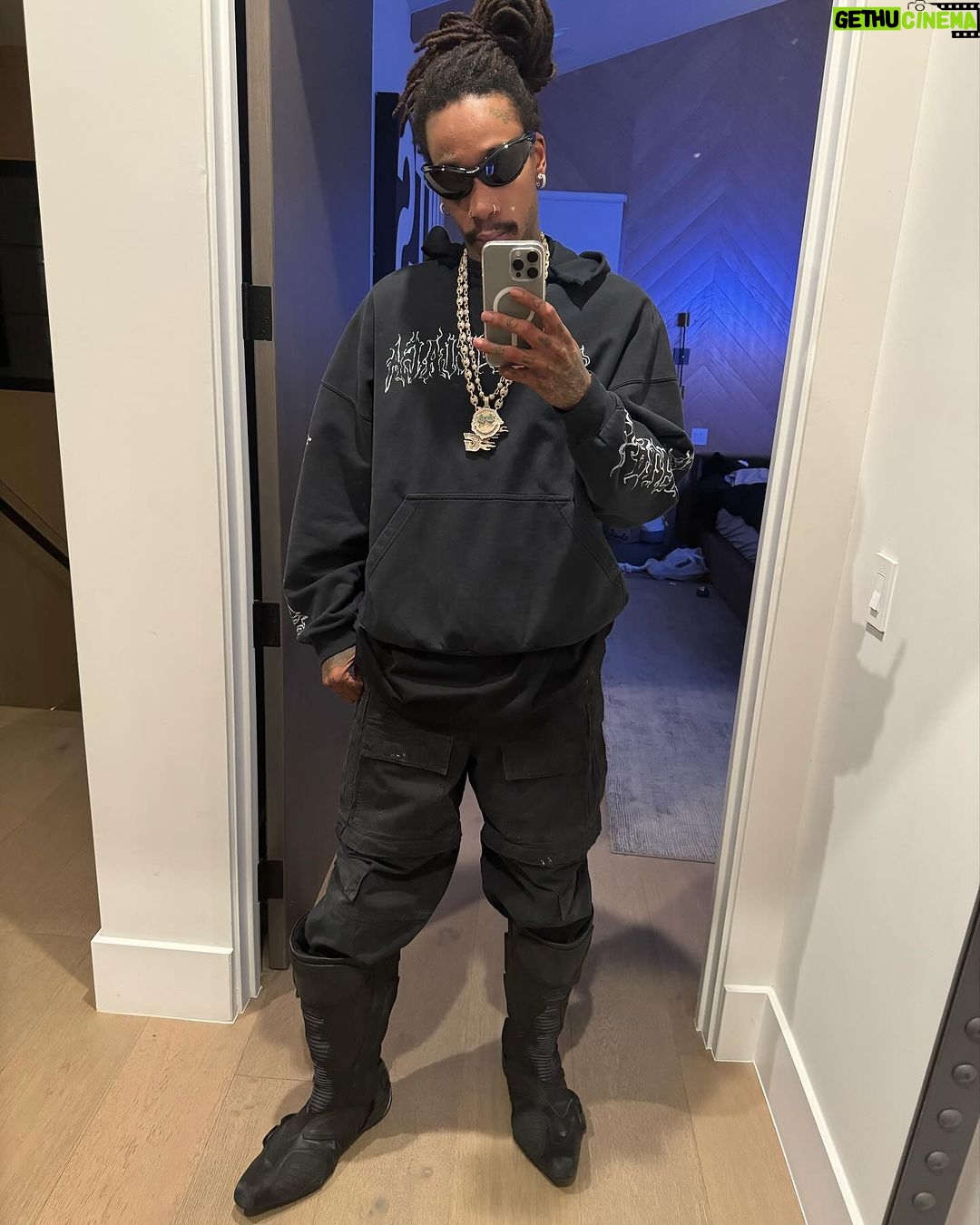 Wiz Khalifa Instagram - Ask how my day went