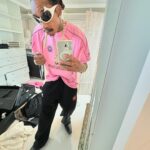 Wiz Khalifa Instagram – Ur phones actually a mirror