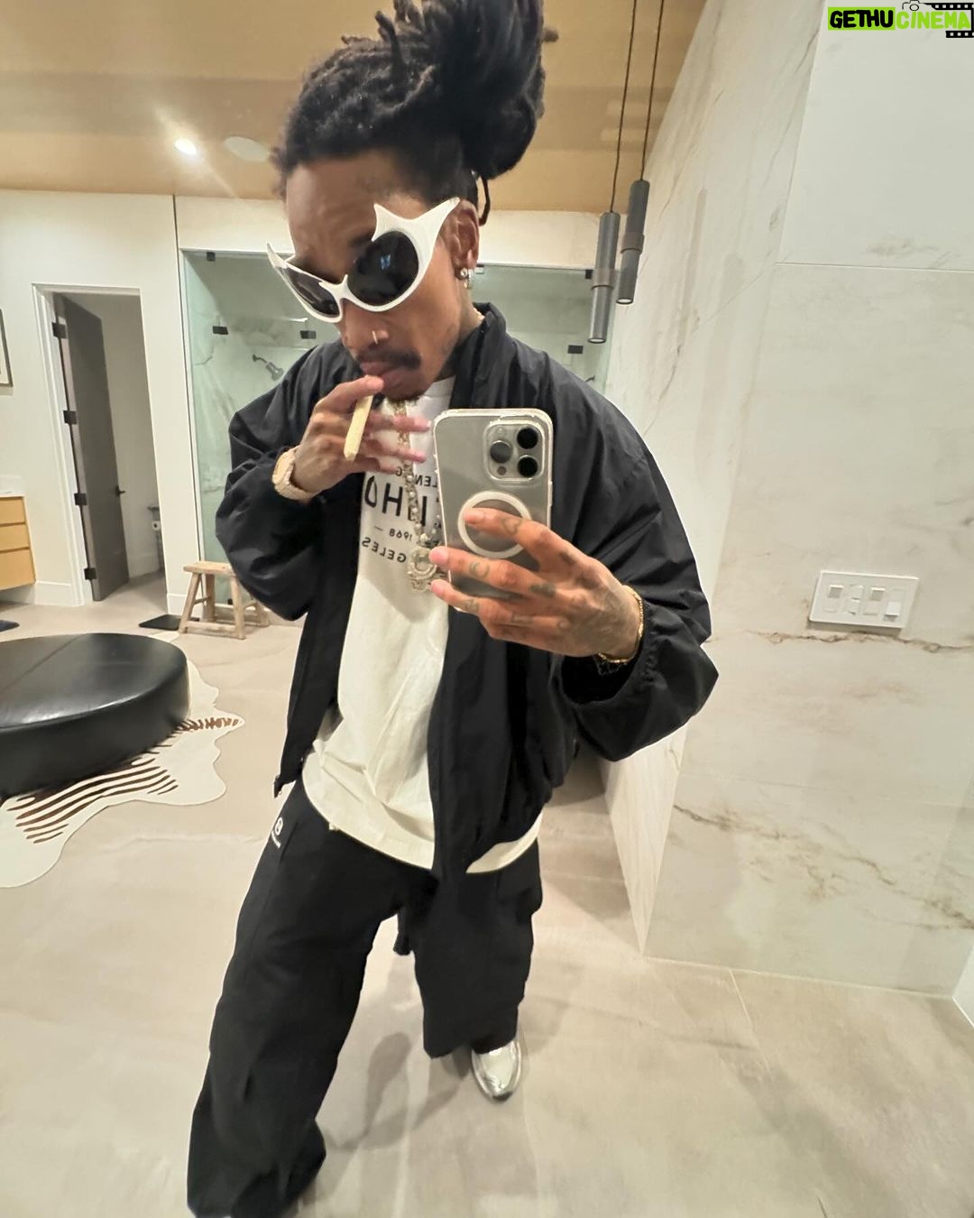 Wiz Khalifa Instagram - Santa wants his gifts back