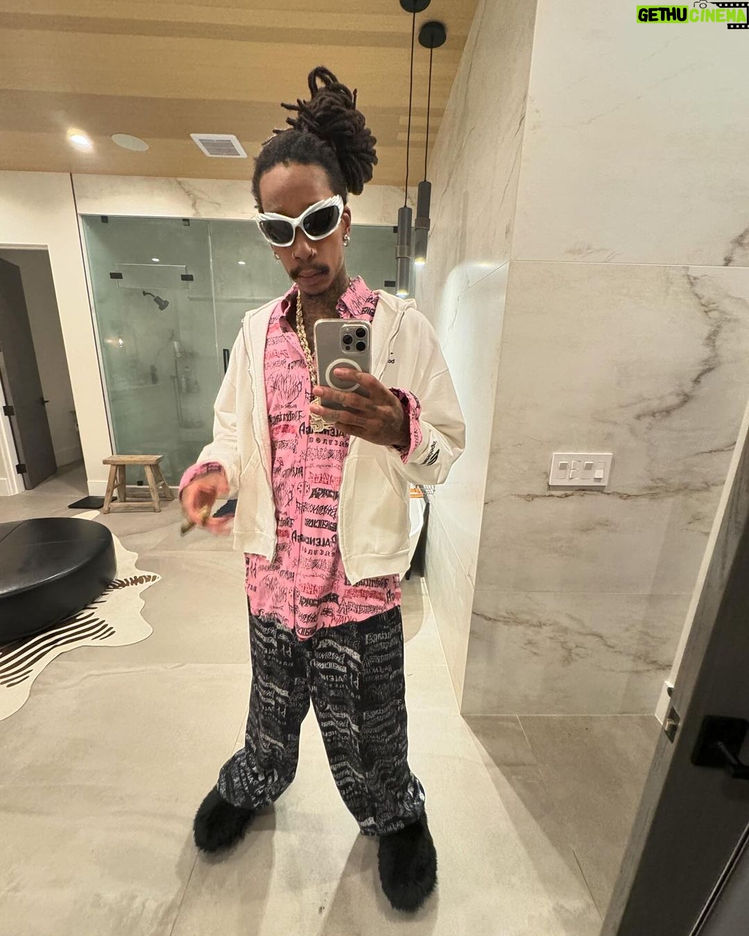Wiz Khalifa Instagram - 1 Sledgren beat a day is guaranteed to keep my paper straight