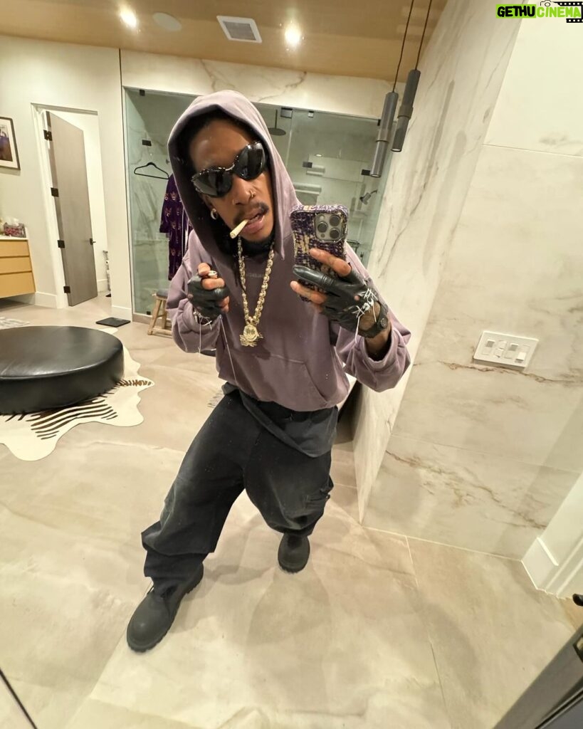 Wiz Khalifa Instagram - 🖕🏾em all