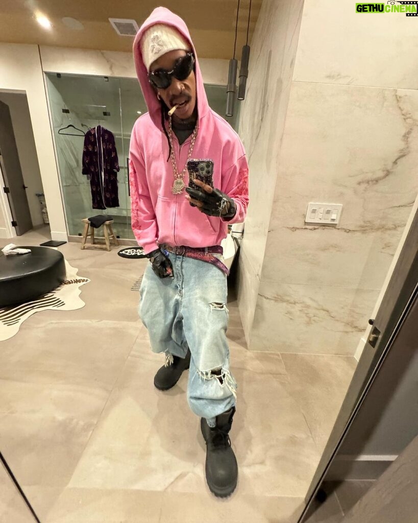 Wiz Khalifa Instagram - Dis shit Eazy.