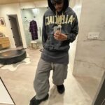 Wiz Khalifa Instagram - How am i sposed to drive the Rari in these?