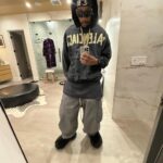 Wiz Khalifa Instagram - How am i sposed to drive the Rari in these?