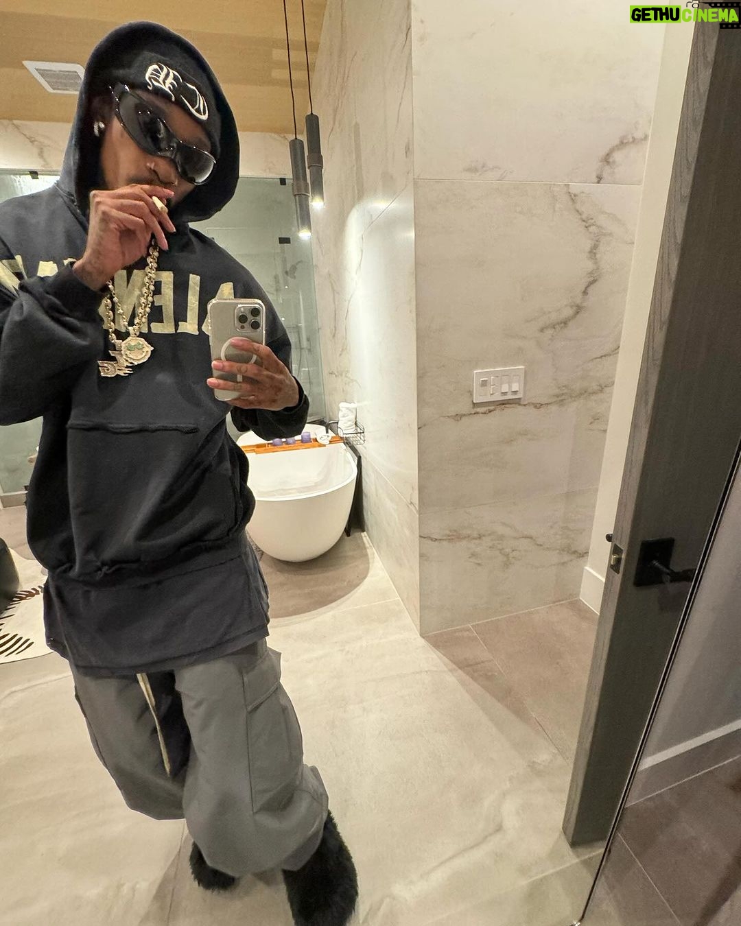 Wiz Khalifa Instagram - How am i sposed to drive the Rari in these?