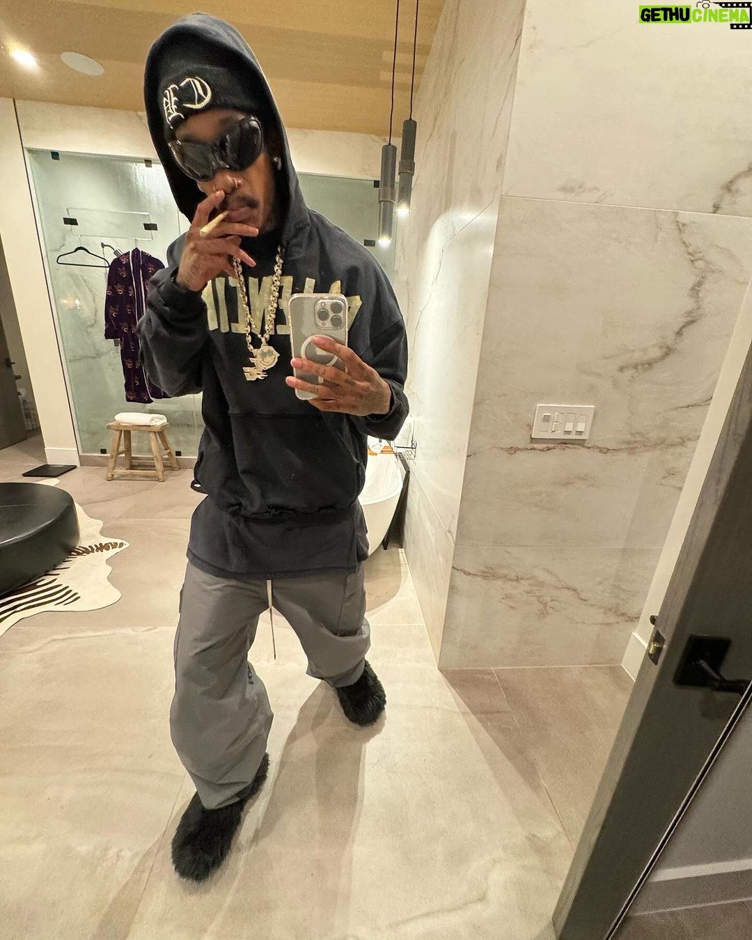 Wiz Khalifa Instagram - How am i sposed to drive the Rari in these?