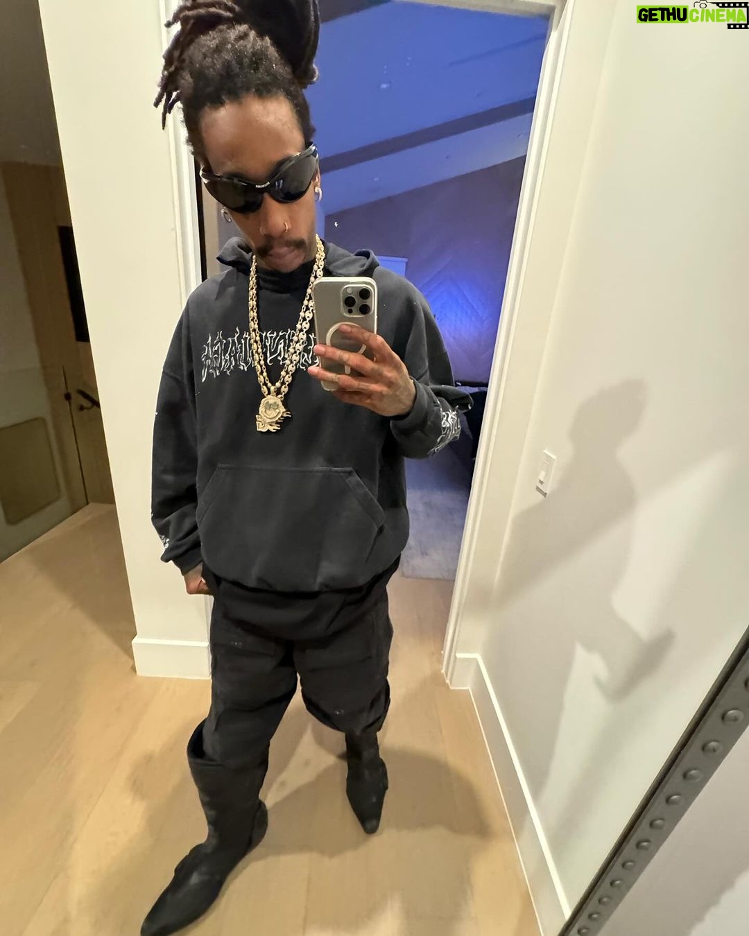 Wiz Khalifa Instagram - Ask how my day went