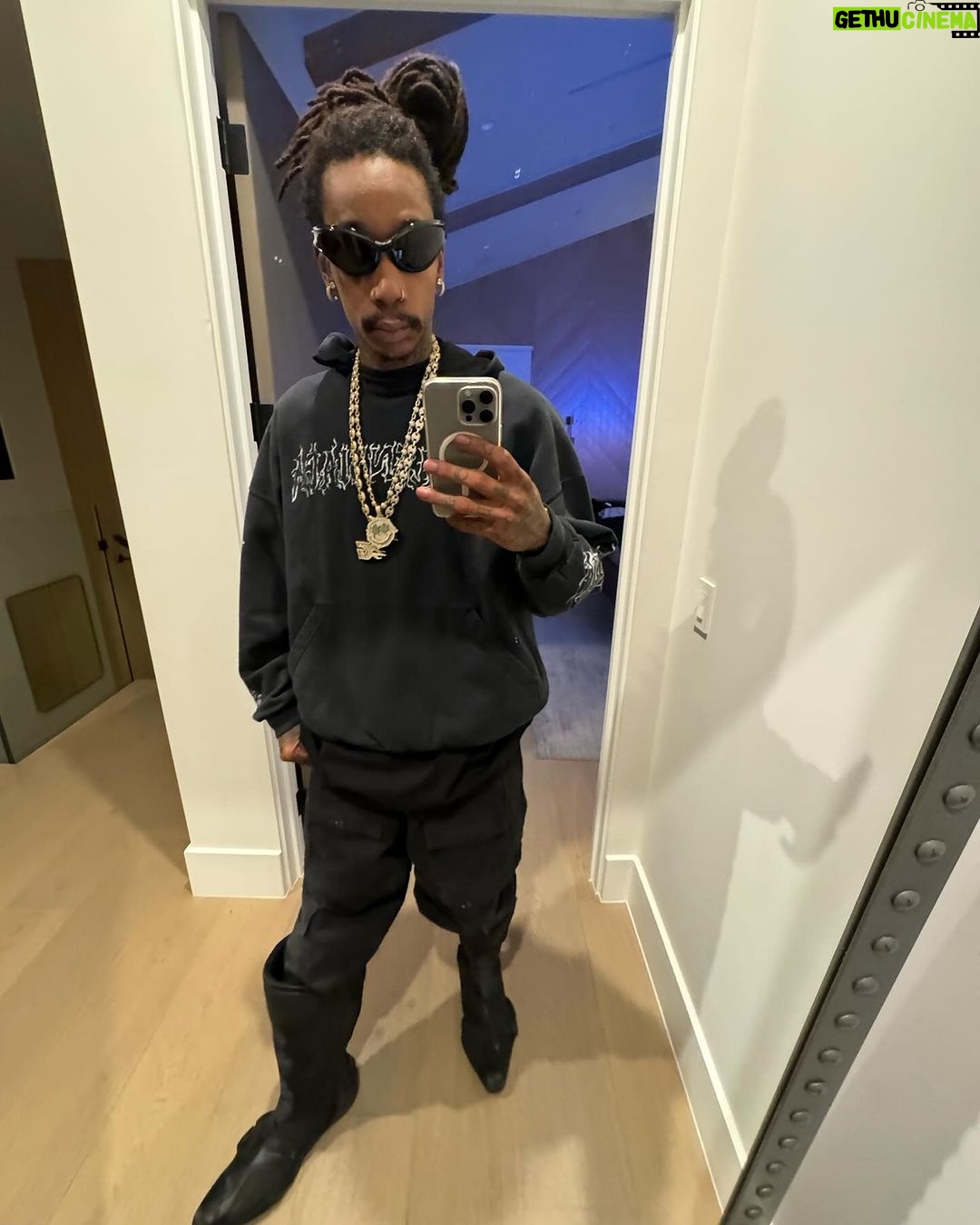 Wiz Khalifa Instagram - Ask how my day went