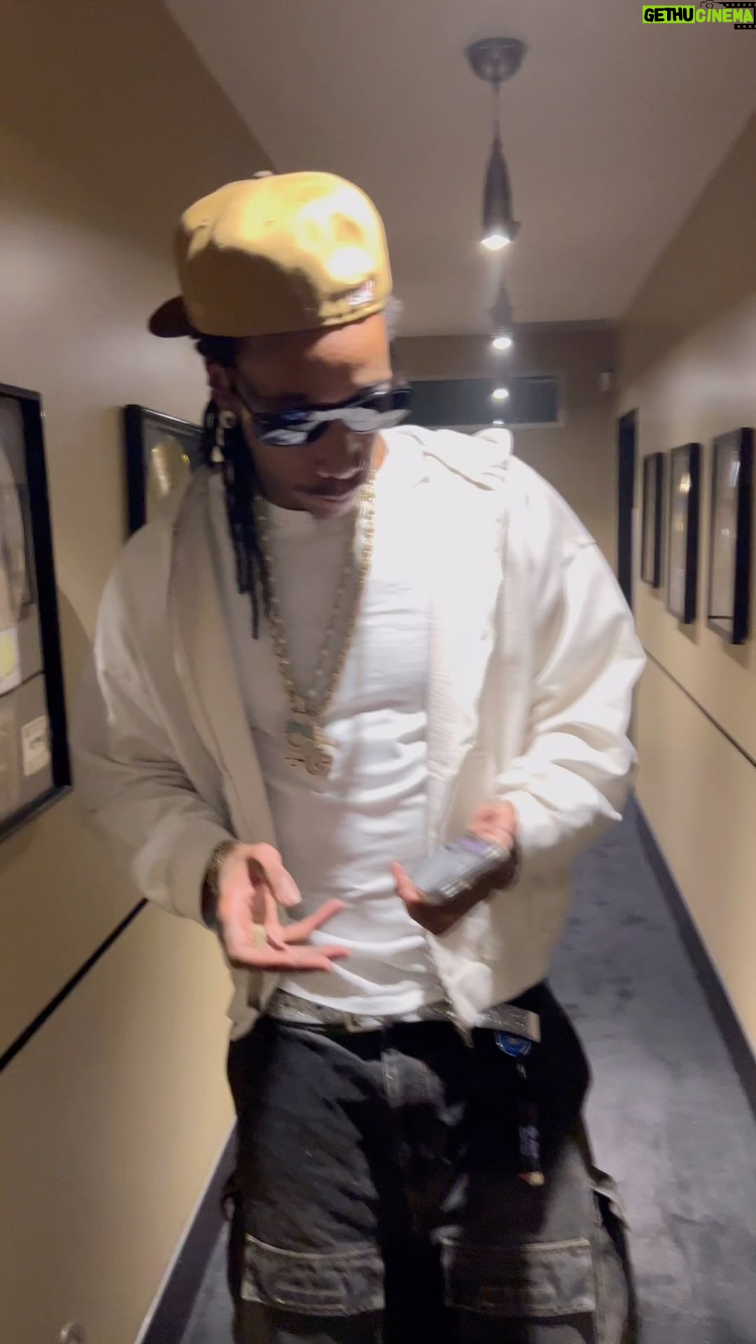 Wiz Khalifa Instagram - I been out hustling lately but i promise I’ll make time.