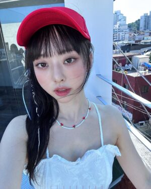 Wong Ka-Hei Instagram - 날씨는 춥지만 사진은 따뜻하게⛱️