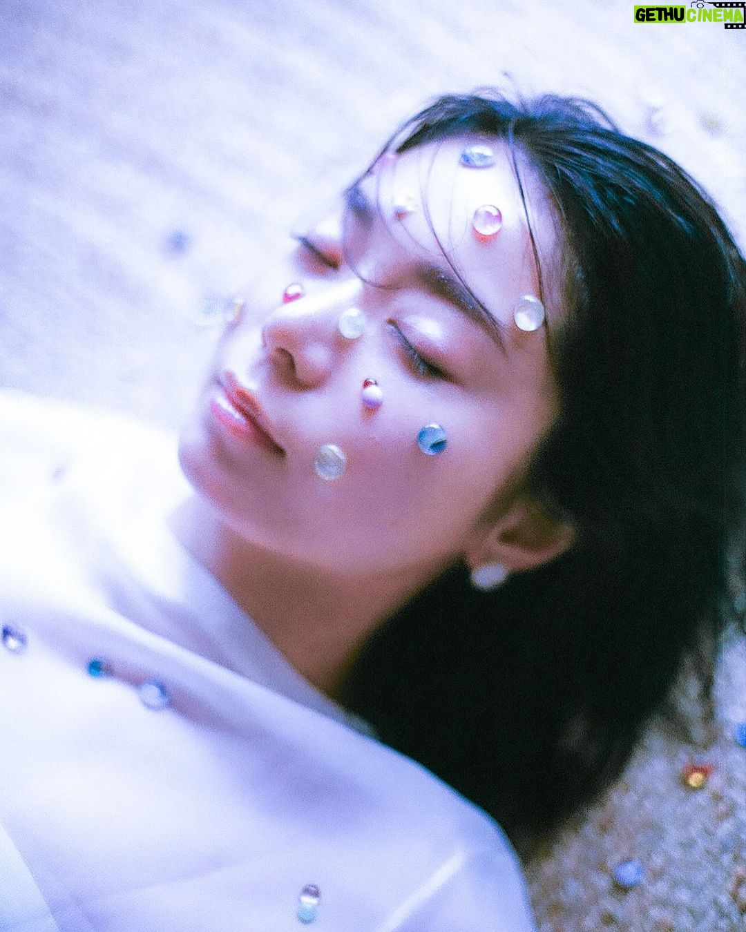 Yûka Eda - 1.1K Likes - 誰にも見せられない部分とか裏表とか実はこんな人とかミステリアスぽくて複雑で魅力的だけど、シンプルに表だけで生きる勇気持って進むの、めちゃくちゃかっこいい〜よ!