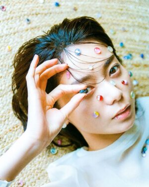 Yûka Eda Instagram - ある日急に、写真撮ってほしいと連絡がきて、初めましてで、宣材撮影させていただいた🪐

はじめましてだけど、はじめましてじゃないみたいで不思議だった〜森さん。たのしかった撮影。

これは、遊んでいいですかって聞いたらいいよってお許しいただいたので、撮ったきらきら宇宙の写真。(宣材じゃない)

styling @harukiokamura 
hair make @paku_chan