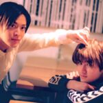 Yûka Eda Instagram - 頭についたポテチを取ってあげていたのか、わざわざ乗せていたのか...どっちだったか忘れてしまったけど撮影合間の颯と瞬🍟 4話見逃し配信は本日まで。今夜24:52〜監督回5話放送です☕️ @cooldoji_drama