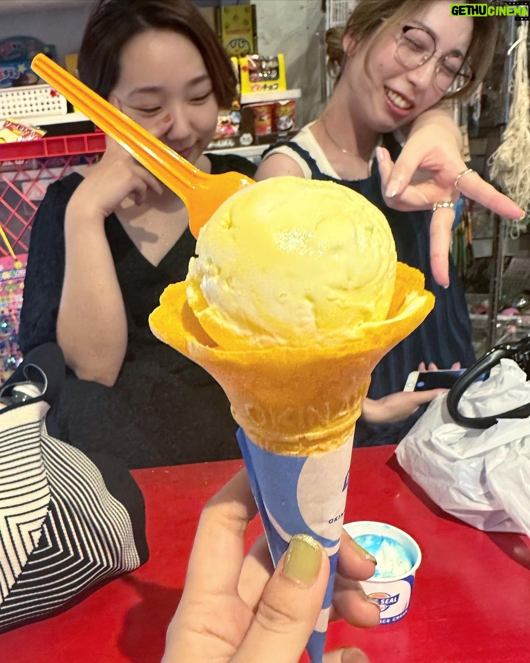 Yûka Eda Instagram - 気づいたら8月折り返してた!やばい!しかし気にせず7月を振り返るッ✊ 1 こういうシズル1番テンションあがるよね🍝 2 地元の友達が遊びに来た。完全にブラッシュアップライフ。自分はあーちんポジです。 3 犬LIFE 4 2ヶ月格闘した案件、脳が溶けそうだったので編集室で一筆入魂しました。読める? 5 君たちはどう生きるか、を池袋におかわりしにいって、家で夏ごはん🌽 6 怒涛の撮影後に大人4人で高校生みたいなマックの楽しみ方をした夜 7 ハリーポッター スタジオに遊びに行きました。楽しすぎて7時間ぐらい居ました。 8 引きのハグリットはスタントって知ってた?知らなかったよ! 9 かほちゃんが旅立つので皆でお見送りの会 10 お見送りの会だけど普通に夜中までアイロンビーズやってたんだが。。? 7月も爆速で過ぎていったけど8月はさらにやばい。なんだ?気づいたらもう終わる?! 遊び倒したけど働き倒してもいる。 忙しい時こそ、遊ぶことをあきらめない...!心! そうそう怒涛の撮影が始まるから筋トレを再開しました。 良い秋冬をお届けできるようにやることをやる!熱中症にはお気をつけて!台風はこないでッ! 8月も健やかに過ごしましょう✊や〜本当に..いつもありがとうございます!