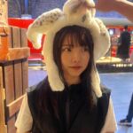 Yûka Eda Instagram - 気づいたら8月折り返してた！やばい！しかし気にせず7月を振り返るッ✊ 1 こういうシズル1番テンションあがるよね🍝 2 地元の友達が遊びに来た。完全にブラッシュアップライフ。自分はあーちんポジです。 3 犬LIFE 4 2ヶ月格闘した案件、脳が溶けそうだったので編集室で一筆入魂しました。読める？ 5 君たちはどう生きるか、を池袋におかわりしにいって、家で夏ごはん🌽 6 怒涛の撮影後に大人4人で高校生みたいなマックの楽しみ方をした夜 7 ハリーポッター スタジオに遊びに行きました。楽しすぎて7時間ぐらい居ました。 8 引きのハグリットはスタントって知ってた？知らなかったよ！ 9 かほちゃんが旅立つので皆でお見送りの会 10 お見送りの会だけど普通に夜中までアイロンビーズやってたんだが。。？ 7月も爆速で過ぎていったけど8月はさらにやばい。なんだ？気づいたらもう終わる？！ 遊び倒したけど働き倒してもいる。 忙しい時こそ、遊ぶことをあきらめない...！心！ そうそう怒涛の撮影が始まるから筋トレを再開しました。 良い秋冬をお届けできるようにやることをやる！熱中症にはお気をつけて！台風はこないでッ！ 8月も健やかに過ごしましょう✊や〜本当に..いつもありがとうございます！