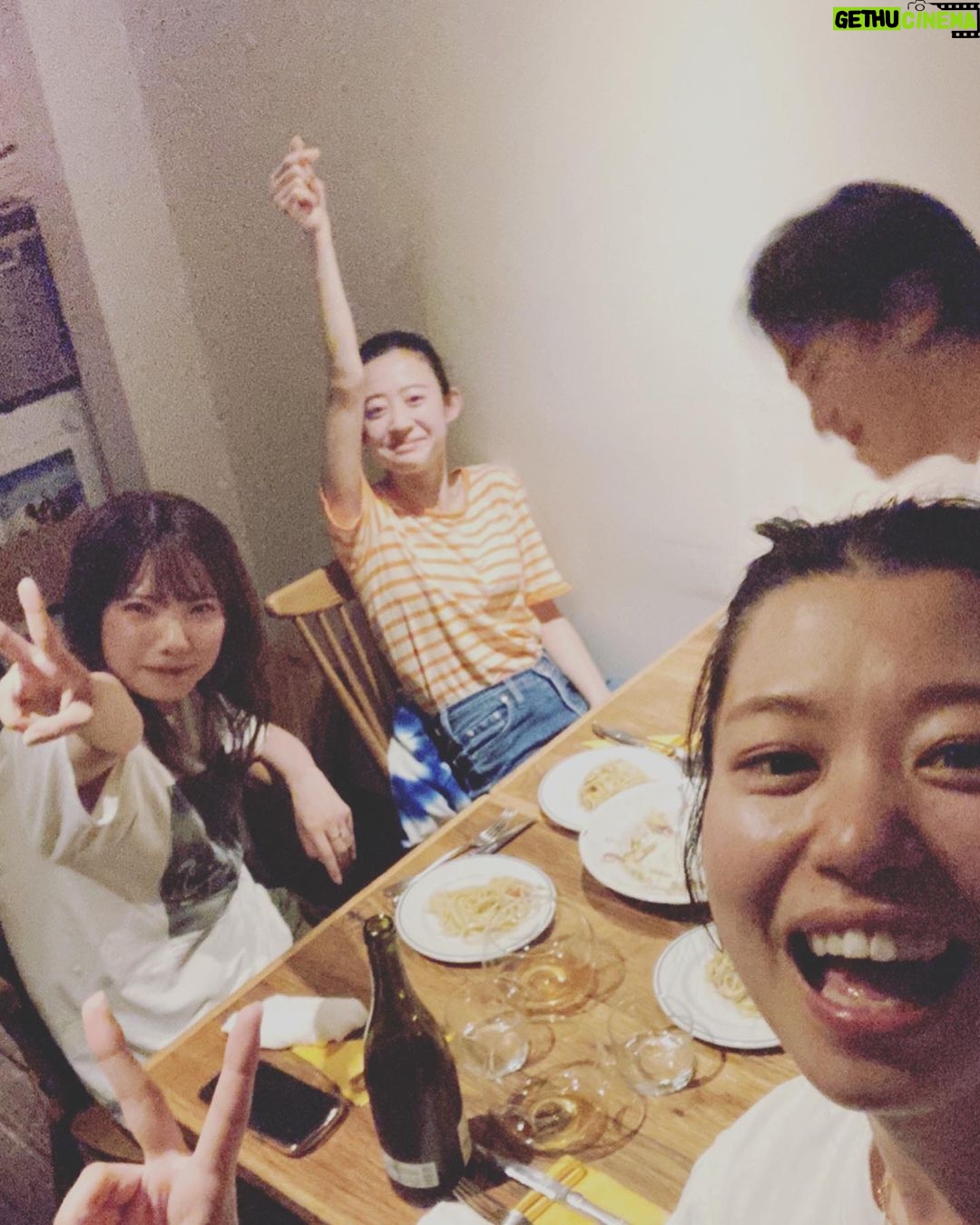 Yûka Eda Instagram - 6月も終わりか〜振り返るぞ😌 1 このように集めているものたちをちいさい神さまと呼んでおります。ケンエレ信者です。 2 撮影で台湾に。朝ごはん。ここの鹹豆漿は搾菜が入っていて本当に美味しかったなあ。 3 海外に行ったら絶対にコンビニでおにぎりと茶とアイスを買うことを決めている。ペットボトルに茶葉が入ってる。さすがお茶大国!日本でも売ってください! 4 1ヶ月前から予約した念願のお店。パスタおいしすぎた🍝 5 イカ〜〜インゲン豆のペースト。何事という味。 6 チーム陰キャ。いつもありがとうございます。 7 怒涛の撮影。これは美味しいから絶対食べてと言われ、雑な取り置き。あんバタァ 8 メロンの季節だね 9 世界一美味しいトロたく 10 毎度お馴染み1000円ガチャ。今回は五条悟先生でした。別名『ものすごくいらんもの詰め込みガチャ』 6月もよく働き、よく遊びましたね。毎日同じこと言ってますが、自分の人生の機嫌は自分で取っていきたい所存。 今夏もたくさん働いて思いきり遊ぼうと思います。 誰かお祭りとかき氷と花火、しようね🫶お願いします🫶