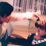 Yûka Eda Instagram - 頭についたポテチを取ってあげていたのか、わざわざ乗せていたのか...どっちだったか忘れてしまったけど撮影合間の颯と瞬🍟 4話見逃し配信は本日まで。今夜24:52〜監督回5話放送です☕️ @cooldoji_drama