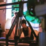 Yûka Eda Instagram - ワンルームエンジェル　5話『きおく』 ご視聴いただきありがとうございました。 放送後の反響を見て、様々なことを実感しております。 この原作をお受けした際、逃げずに必ず向き合わなければならないと思っていたのが、5話でした。 多くの人間は言葉の裏に様々な想いを抱えていると思います。するとなると、言葉なんてものは大して当てにならず、心の奥底の揺らぎは表に見えない世界に存在し、本当は我々はその微細を感じ取り対話をしており、それらすべて掬い取ってゆくことがこの話の使命だったのかなと。 息を殺すように見つめないと、逃してしまうような全ての寂しさや苦しみも愛しさも、丸ごと救済してやらないとやりきれない。自分以外のことは本人しか知り得ず、だからこそ我々はどれだけ他者へ寄り添えるか、想像力、思いやりがすべてで。 そして自分のことを幸せにできるのはやっぱり自分しかいない。だからこそ自分の寂しさや苦しみだけは、どうか気づいてあげてほしい。 ま..また壮大になってしまった... そんなこんなでついに今週は最終回です。 魂丸ごと救っていくつもりで駆け抜けたラスト、どうかよろしくお願いします。 君たち、頼むから幸せになるんだよ〜〜〜！！！！！絶対に！