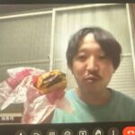 Yûka Eda Instagram - もう11月じゃん 8月の振り返りを構わず載せよう 1 ドラマ「こむぎの満腹記」の原ちゃん。激暑だったね。 2 撮影後にみんなで牧場寄ってアイス食べたんだ 3 うちのぼうやとかき氷。一緒に食べた。 4 写真集が無事発売ってことで三戸ちゃんとみんなでお祝い。行きたかった火鍋屋にいけて満足。 5 夜中までワンルームエンジェルの本打ち。マックを食べてますってわざわざ報告してくるプロデューサー。わけがわからない。スクショした。 6 だいすきるみ姉。Tシャツは俺たちの前ちゃん寿司T 7 まだ1カットも撮ってないのに転んだ撮影初日。情けなくてしばらく立ち上がれなかったんだ。 8 マジで暑いの苦手だから夏の現場は日陰命 9 夜中に小麦を撒き散らすスーパースロー撮影。寝てなさすぎてもう記憶がないよ 10 働すぎて頭がバカになってきたから「まじHELL」Tシャツを着てみた 8月の記憶がもうほぼ暑い撮影撮影撮影！でも坊や🐶とかき氷2回も食べたし、今年の夏はそれだけで満足だった。 働くのも大好きだけどギリギリまで遊んでたい人間なので、今後もそのマインドで🤙 いい作品つくるには人生死ぬ気で遊ばないとだからさ🤙 最高を知らなきゃ最高はうみ出せない🤙 今冬もよろしくお願いします💘