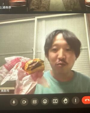 Yûka Eda Instagram - もう11月じゃん
8月の振り返りを構わず載せよう

1 ドラマ「こむぎの満腹記」の原ちゃん。激暑だったね。

2 撮影後にみんなで牧場寄ってアイス食べたんだ

3 うちのぼうやとかき氷。一緒に食べた。

4 写真集が無事発売ってことで三戸ちゃんとみんなでお祝い。行きたかった火鍋屋にいけて満足。

5 夜中までワンルームエンジェルの本打ち。マックを食べてますってわざわざ報告してくるプロデューサー。わけがわからない。スクショした。

6 だいすきるみ姉。Tシャツは俺たちの前ちゃん寿司T

7 まだ1カットも撮ってないのに転んだ撮影初日。情けなくてしばらく立ち上がれなかったんだ。

8 マジで暑いの苦手だから夏の現場は日陰命

9 夜中に小麦を撒き散らすスーパースロー撮影。寝てなさすぎてもう記憶がないよ

10 働すぎて頭がバカになってきたから「まじHELL」Tシャツを着てみた

8月の記憶がもうほぼ暑い撮影撮影撮影！でも坊や🐶とかき氷2回も食べたし、今年の夏はそれだけで満足だった。

働くのも大好きだけどギリギリまで遊んでたい人間なので、今後もそのマインドで🤙
いい作品つくるには人生死ぬ気で遊ばないとだからさ🤙
最高を知らなきゃ最高はうみ出せない🤙

今冬もよろしくお願いします💘