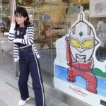 Yūka Murayama Instagram - こちらはオフショット📸 撮影で江ノ島に行ったら ウルトラセブンめぐりがやってて すっごく嬉しかった♡ デッカーもプリントされている トレーナー着てる小ちゃい子がいて 幸せな気持ちになったよ💭 #ウルトラセブン #江ノ島