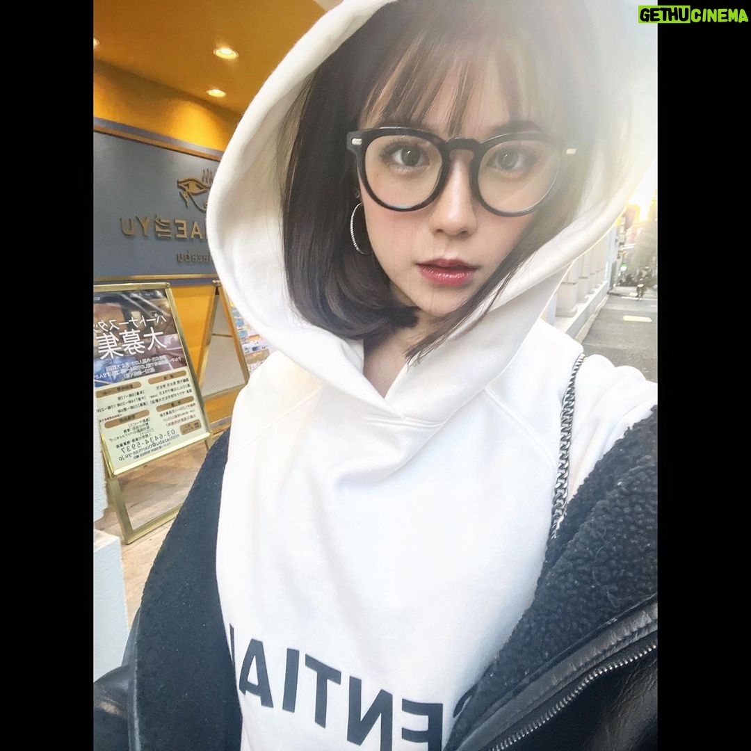 Yūka Murayama Instagram - 黒縁はいつも持ち歩いてます👓 #03 #03년생