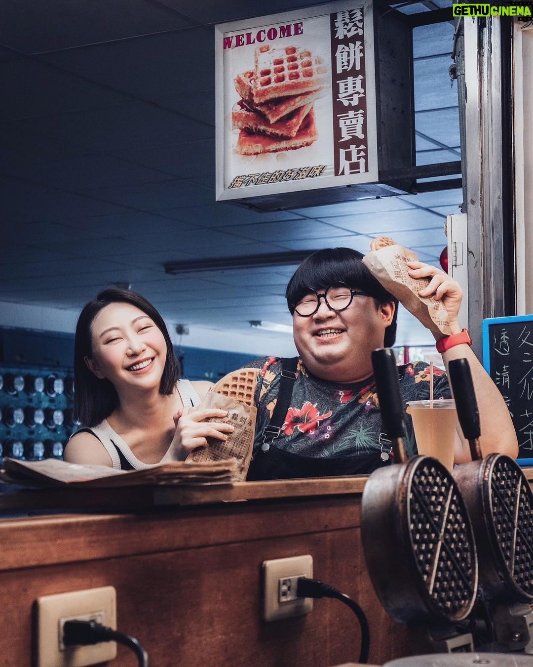 Yao Mi Instagram - 從小看我長大的表哥&表姐 因為個人熱愛吃鬆餅 於是自身投入了 迪迪鬆餅🧇 明天9/11是開學日 淡江大學的同學們 有口福啦😋 暑假時我& @flowerchen9286 最貪吃的雙人組 已經先幫你們嚐鮮了✌🏻🐷 🔸line點餐不用等 加line:0913585977 並可折抵5元 位置:淡江大學 淡水區北新路182巷5弄22號(強運撞球樓上) 謝謝最帥的老吳叔叔攝影師: @wu_duke #2023Yaomi