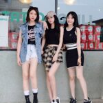Yao Mi Instagram - 我的2個太陽集合了🧡🤍🖤 一個傻 一個智障 一個大聰明 自我介紹完畢🐣 @yyyrrr414 @sunyanen_ #2023Yaomi Beijing
