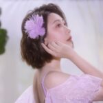 Yao Mi Instagram - #絕世網紅 追完了！！！ 來一張絕世網紅感的配圖💜 這部劇很諷刺，也很真實。 當代社會的樣貌，透過戲劇張力，活生生血淋淋的呈現。 有的人看完後，覺得很浮誇？ 但可能我有一半的朋友圈是娛樂圈、網紅圈。 對我而言，只是因為不同的人文城市，所以故事背景不同，但所要傳遞訊息「包裝」是一樣的。 其中讓我聯想到好幾群人，她們的社交方式就是一群人約出來拍照，打卡，真實生活毫無交流。 曾經參加過一場生日會，讓我印象深刻，有知名的網紅也有藝人、名媛，大多數彼此不認識，或是僅有一面之緣，這一頓生日餐安安靜靜的吃飯，頂多兩三句的尬聊，最後就是拍照、合照，大家開始認真修圖，手機順時針輪流傳，最後出圖，我感到很震驚，有的人修圖到本人站在你面前，你都不知道是這個人的程度！也讓我明白我不適合這個充滿粉紅泡泡的交友圈。 還要親眼所見所聞這個藝人在化妝間跟別人在抱怨、批評另外一位藝人，結果會看到她在社交平台上，卻在這個藝人的版面上留言「寶寶你好美、好想你、我們什麼時候約會」諸如此類的話、或是上傳照片「#好姐妹 #sister 」 以上，我的內心只有充滿啥小？？？ 假來假去帶著面具，真的沒必要。 活到老是學到老。 而不是活到老演到老。 活的真實 活的明白 活出自我價值 對於人生才有存在的意義 我也很開心自己的心境 又到了另外一個階段 自在的生活 往小目標與大目標前進 我一直很感動一件事情 很感恩我這僅有的五萬多蜜粉🙏🏻🥹 雖然平時我很少發文，我的貼文也很少有粉絲互動，但是每一次，無論是心靈雞湯還是生活分享、社會事件的感受，我的社群上總是充滿溫暖，不曾有過謾罵，忘記是幾年前時，周遭朋友曾問過，「你都沒有遇過奇怪粉絲攻擊你嗎？」我是真的沒有耶（當然我也希望不要有啦） 我最多遇到攻擊的都是朋友圈與我不熟悉的人？ 但嘴巴長在別人身上又能如何呢？ 總而言之 繼續前進 爬得越高 走得越遠 你就聽不見一樓的狗叫聲了 🥰 #2023Yaomi Beijing