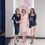 Yao Mi Instagram - 容餐廳 新店啓航·開業大吉 懇請&感謝各位兄弟姐妹們的支持🙏🏻 未來北京旅遊 用餐&小酌多了個新選擇提供給大家 接下來的日子 我人不是在「劇組」就是在「容餐廳」 🫶🏻🫶🏻🫶🏻 【地址】北京市朝陽區光華路中海廣場商業中樓3層 謝謝我的北京寶子們 @dailihanayiman @dd_henry @akiallen183 #2023Yaomi Beijing, China