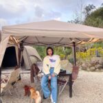Yao Mi Instagram - Quality time with family ⛺️ 最後一天的假期留給家人們 一起享靜靜 @cozy.glamping 家人與知己、美食與露營 感受四倍的快樂 外甥叫我阿姨 姪女叫我姑姑 希望我下次回台北 你們不會讓我晉升為姨婆跟姑婆 😵‍💫🫶🏻 來露營還能吃到 #最強可麗露 另外還有新品搶先吃 當場發瘋 好吃到很過分啦OMG @sam_liu_chef 🤩🙌🏻 露營充電 一掃疲倦 回北京繼續當小蜜蜂🐝 #2023Yaomi #享靜靜 #露營 享靜靜露營區 Cozy Glamping