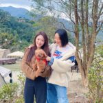 Yao Mi Instagram - Quality time with family ⛺️ 最後一天的假期留給家人們 一起享靜靜 @cozy.glamping 家人與知己、美食與露營 感受四倍的快樂 外甥叫我阿姨 姪女叫我姑姑 希望我下次回台北 你們不會讓我晉升為姨婆跟姑婆 😵‍💫🫶🏻 來露營還能吃到 #最強可麗露 另外還有新品搶先吃 當場發瘋 好吃到很過分啦OMG @sam_liu_chef 🤩🙌🏻 露營充電 一掃疲倦 回北京繼續當小蜜蜂🐝 #2023Yaomi #享靜靜 #露營 享靜靜露營區 Cozy Glamping