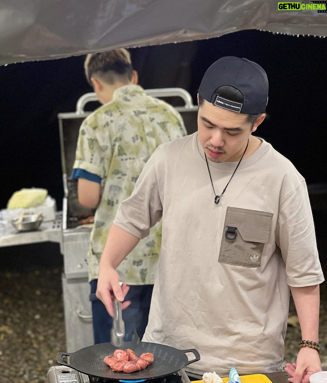 Yao Mi Instagram - Quality time with family ⛺️ 最後一天的假期留給家人們 一起享靜靜 @cozy.glamping 家人與知己、美食與露營 感受四倍的快樂 外甥叫我阿姨 姪女叫我姑姑 希望我下次回台北 你們不會讓我晉升為姨婆跟姑婆 😵💫🫶🏻 來露營還能吃到 #最強可麗露 另外還有新品搶先吃 當場發瘋 好吃到很過分啦OMG @sam_liu_chef 🤩🙌🏻 露營充電 一掃疲倦 回北京繼續當小蜜蜂🐝 #2023Yaomi #享靜靜 #露營 享靜靜露營區 Cozy Glamping