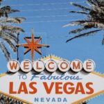 Yao Mi Instagram - What happens in Vegas stays in Vegas💥 一幕幕電影場景 出現在面前 好夢幻、虛幻… 好…豐富的不夜城 美國朋友都說 去了Vages就好好享受Party 短暫感受紙醉金迷的奇境 看了一場難以忘懷的猛男秀🫣 #冰塊身材不光看得見還摸得到 #女孩們來了一定要直接訂購前排Vip票 總之 就算不賭博也能玩開心 吃貨的天堂 充滿魅力的城市 #2023Yaomi #lasvegas Las Vegas Strip
