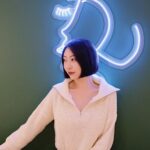 Yao Mi Instagram - 今天是2022的終點站 我來到 @lovemespa 收拾好自己的門面 整裝出發迎接2023 今年的心情 只能用乘坐「雲霄飛車」來形容 雖然過程五味雜陳卻又讓人意猶未盡 無論好事、壞事 一切都是養分 我只會越挫越勇 沒弄一個頭破血流哪叫人生 持續對世界保有好奇 任何領域都去嘗試 繼續當小蜜蜂🐝 #happynewyear #2022Yaomi 樂芙美spa