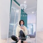 Yao Mi Instagram - 今天是2022的終點站 我來到 @lovemespa 收拾好自己的門面 整裝出發迎接2023 今年的心情 只能用乘坐「雲霄飛車」來形容 雖然過程五味雜陳卻又讓人意猶未盡 無論好事、壞事 一切都是養分 我只會越挫越勇 沒弄一個頭破血流哪叫人生 持續對世界保有好奇 任何領域都去嘗試 繼續當小蜜蜂🐝 #happynewyear #2022Yaomi 樂芙美spa