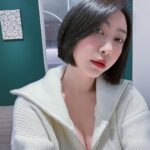 Yao Mi Instagram - 今天是2022的終點站 我來到 @lovemespa 收拾好自己的門面 整裝出發迎接2023 今年的心情 只能用乘坐「雲霄飛車」來形容 雖然過程五味雜陳卻又讓人意猶未盡 無論好事、壞事 一切都是養分 我只會越挫越勇 沒弄一個頭破血流哪叫人生 持續對世界保有好奇 任何領域都去嘗試 繼續當小蜜蜂🐝 #happynewyear #2022Yaomi 樂芙美spa
