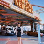 Yao Mi Instagram - What happens in Vegas stays in Vegas💥 一幕幕電影場景 出現在面前 好夢幻、虛幻… 好…豐富的不夜城 美國朋友都說 去了Vages就好好享受Party 短暫感受紙醉金迷的奇境 看了一場難以忘懷的猛男秀🫣 #冰塊身材不光看得見還摸得到 #女孩們來了一定要直接訂購前排Vip票 總之 就算不賭博也能玩開心 吃貨的天堂 充滿魅力的城市 #2023Yaomi #lasvegas Las Vegas Strip
