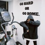 Yao Mi Instagram - I’m back✌🏻 每次回到台北的第一站 Go Hard ☑️ @weeefitness #2022Yaomi WEEE Fitness