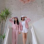 Yao Mi Instagram - @yyyrrr414 每日情人穿搭 是妳讓我的世界從那刻變成粉紅色 💕 珍惜每一次能見面相處的時間 我家女明星又要準備進組忙碌了 #2022Yaomi