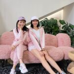 Yao Mi Instagram - @yyyrrr414 每日情人穿搭 是妳讓我的世界從那刻變成粉紅色 💕 珍惜每一次能見面相處的時間 我家女明星又要準備進組忙碌了 #2022Yaomi